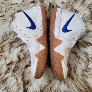 Kyrie 4 kids shoe